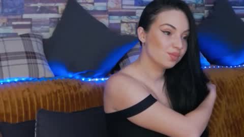 LunnaGray online show from November 19, 7:08 am