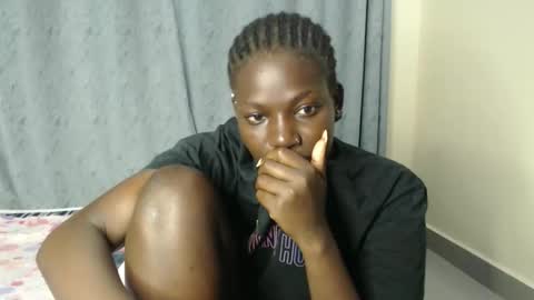 Snapshot of luo_queen chatting on September 21, 1:37 am luo_queen online show from September 21, 1:37 am