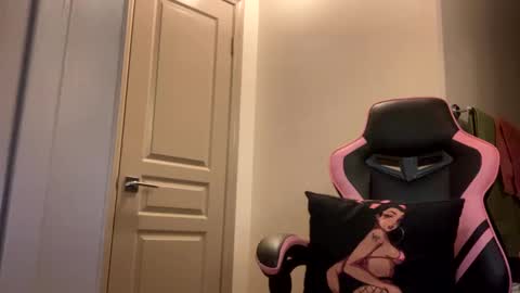 LOLA online show from December 8, 4:57 am