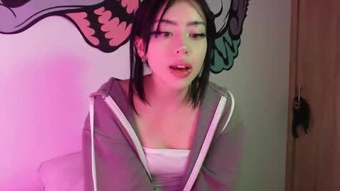 Valerie  April   online show from December 19, 5:18 am