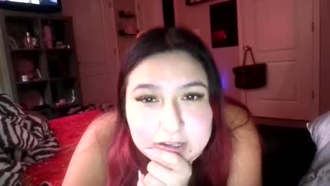 luvvespie online show from October 25, 6:59 pm