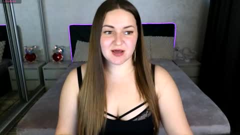 lux_lizz online show from April 27, 4:15 pm