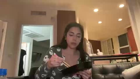 luxcher22 online show from November 15, 4:02 am