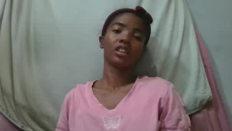 lydie856696 online show from May 26, 3:28 am
