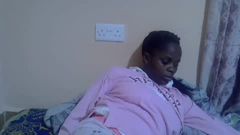 lyn_anna online show from December 19, 12:19 pm