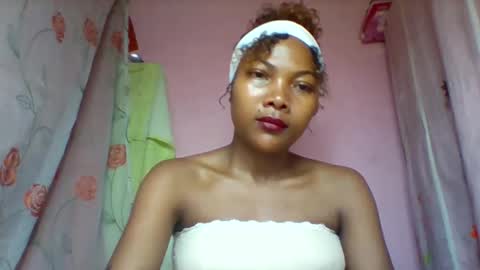 lyndah19 online show from February 6, 11:19 pm