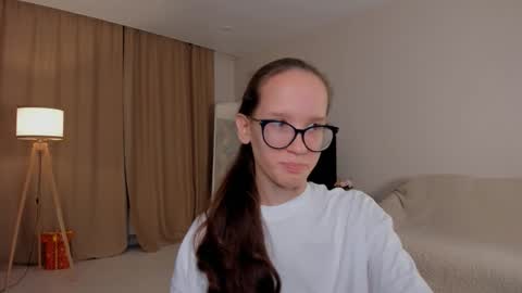 Sara online show from September 28, 4:45 pm