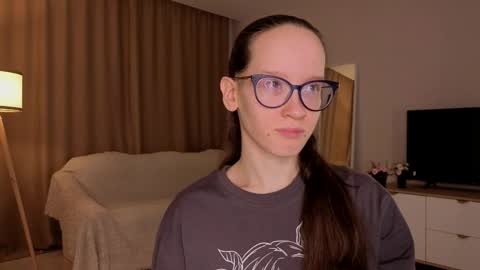 Sara online show from April 11, 4:10 pm