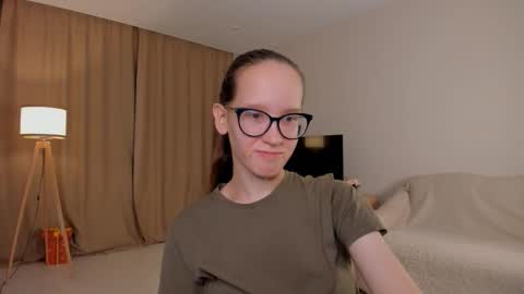 Sara online show from October 8, 4:22 pm