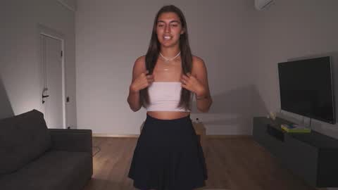  LYNN  online show from March 4, 6:20 am