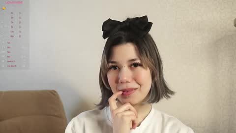 Lola online show from March 4, 5:32 am