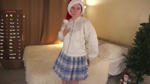 Lola online show from December 19, 8:45 pm