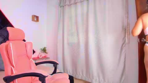 Lyra  online show from April 1, 8:17 pm