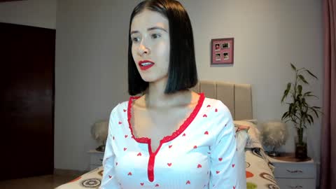 Snapshot of macarena_vallejo_ chatting on December 7, 1:47 am Macarena online show from December 7, 1:47 am