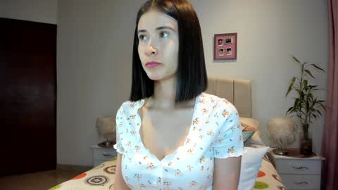 Snapshot of macarena_vallejo_ chatting on January 13, 3:45 am Macarena online show from January 13, 3:45 am