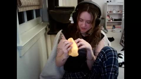 maia online show from February 26, 6:23 am