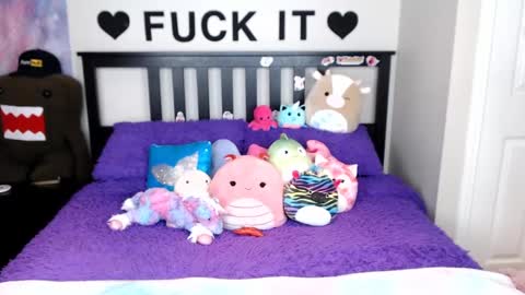 Mackenzie Wolfe online show from October 1, 5:01 am