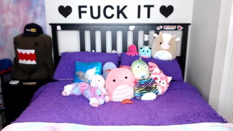 Mackenzie Wolfe online show from February 2, 4:55 am