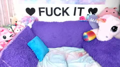 Mackenzie Wolfe online show from March 24, 3:45 am