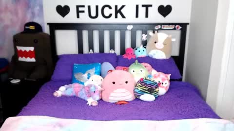 Mackenzie Wolfe online show from October 18, 4:15 am