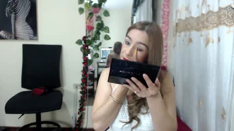 Snapshot of madam_dali chatting on February 6, 12:26 pm Dalila online show from February 6, 12:26 pm