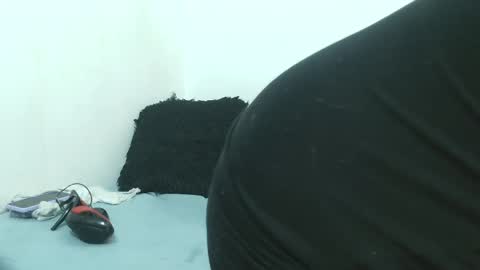 madame_desire_ online show from April 10, 5:30 pm