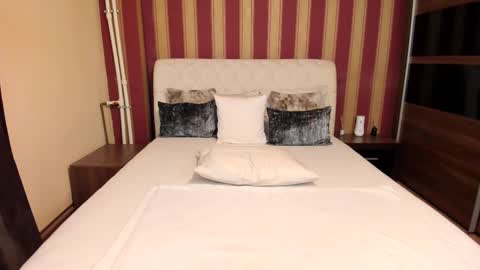 Nora online show from October 31, 1:26 pm