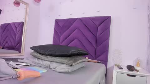 Snapshot of maddyjohnsonn chatting on October 20, 3:42 am maddyjohnsonn online show from October 20, 3:42 am
