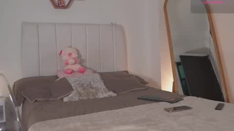 Valentina   1030   530  -  online show from March 3, 5:02 am