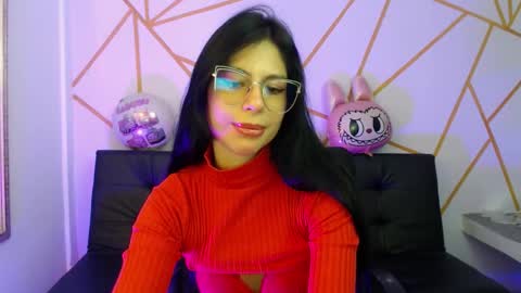 madison_braley online show from March 24, 12:54 pm