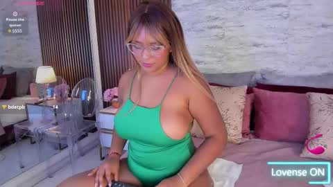 madisonhunterr_ online show from October 11, 9:28 pm