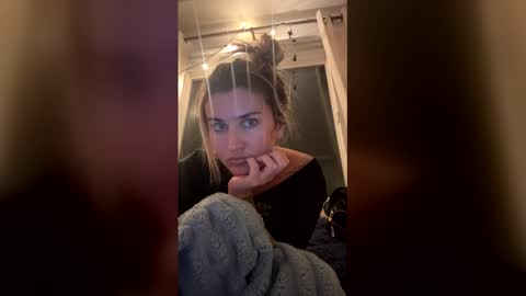 Snapshot of madisonlubbe2 chatting on May 7, 5:01 am madisonlubbe2 online show from May 7, 5:01 am