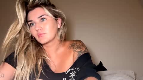 Snapshot of madisonlubbe2 chatting on September 24, 2:43 am madisonlubbe2 online show from September 24, 2:43 am