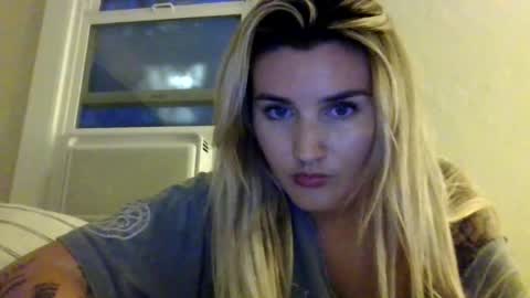 Snapshot of madisonlubbe2 chatting on June 26, 3:30 am madisonlubbe2 online show from June 26, 3:30 am