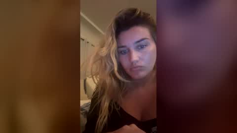 Snapshot of madisonlubbe2 chatting on April 4, 4:33 am madisonlubbe2 online show from April 4, 4:33 am