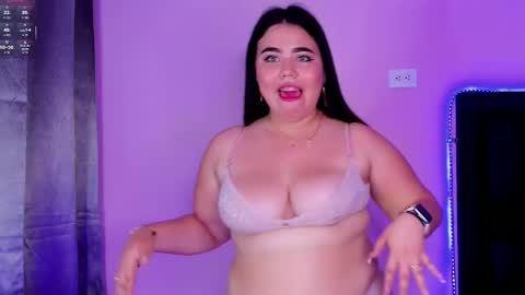 madissonlee__ online show from October 22, 7:52 pm