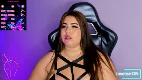 madissonlee__ online show from December 19, 7:28 pm