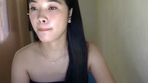 mae_luna online show from June 25, 5:12 am