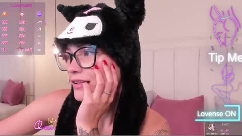 Mae Lyra online show from February 19, 9:57 pm