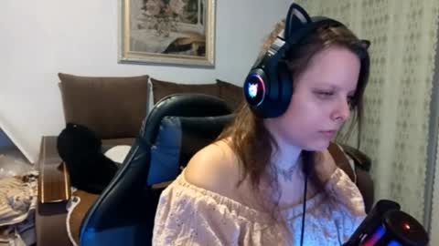 Nicole online show from November 18, 5:47 pm