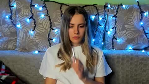 Maggie online show from November 8, 1:43 am