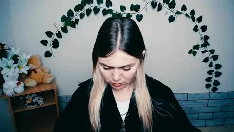 magic_katarina_ online show from February 18, 7:10 am