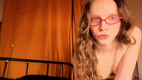 Mikky or Moon online show from April 19, 8:22 pm