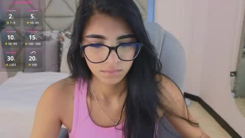 Maiaa Ruiz  online show from November 25, 2:30 pm