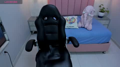 Snapshot of mailylove1 chatting on February 11, 12:58 pm  M A I L Y  online show from February 11, 12:58 pm