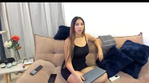 Snapshot of mallory_04 chatting on October 23, 3:18 pm Mallory online show from October 23, 3:18 pm