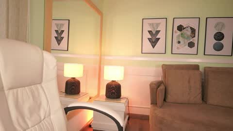 Mandy Collins online show from April 9, 11:37 am