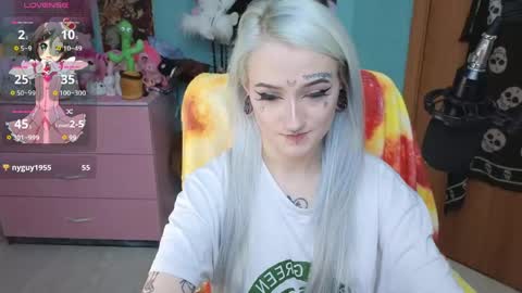 Manuela online show from April 17, 9:50 pm