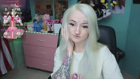 Manuela online show from June 16, 7:37 pm