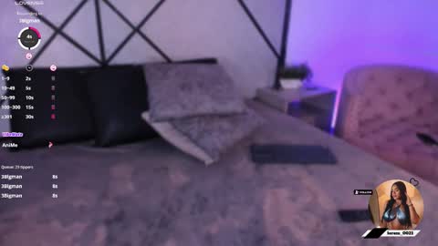Snapshot of mara_martinez chatting on October 15, 6:27 am online show from October 15, 6:27 am
